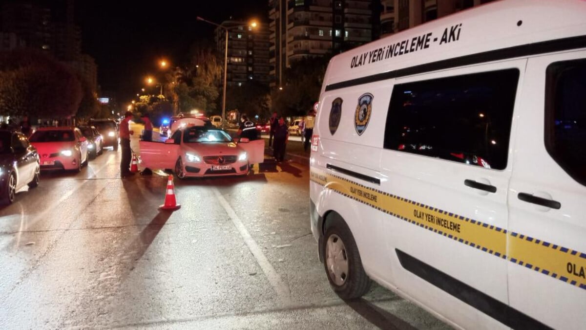 Adana’da lüks otomobil çalıp polise ateş eden şüpheliler yakalandı
