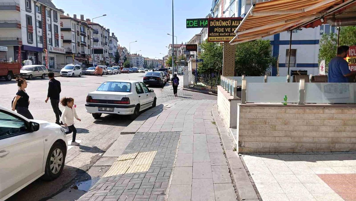 Ankara’da Otomobili Çalan Hırsız Kameralara Yansıdı