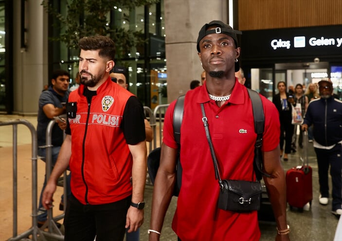 Beşiktaş’ın Yeni Transferi Eric Bailly, İstanbul’a Geldi
