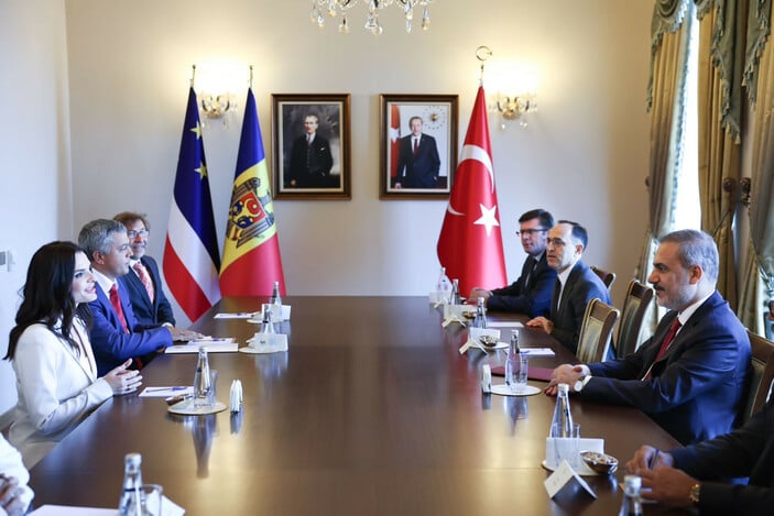 Dışişleri Bakanı Hakan Fidan, Gagauz Özerk Yeri Başkanı Evgenia Gutul ile görüştü