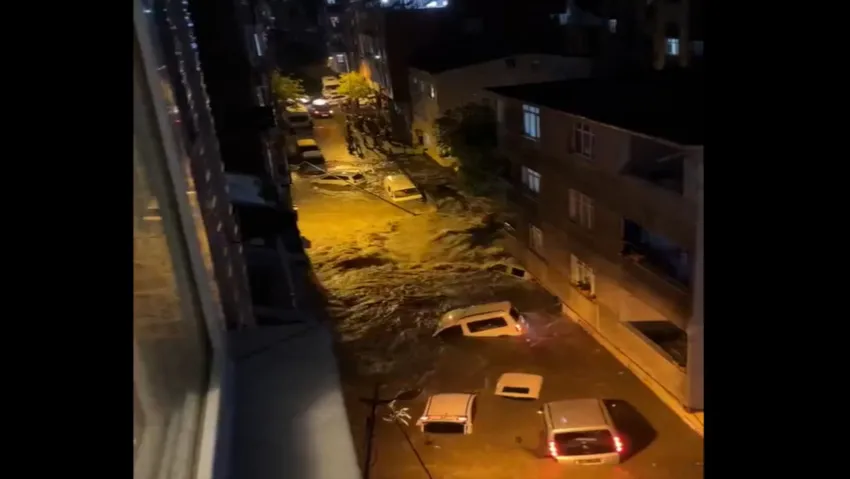 İstanbul’da Kuvvetli Sağanak Başladı, Başakşehir sular altında
