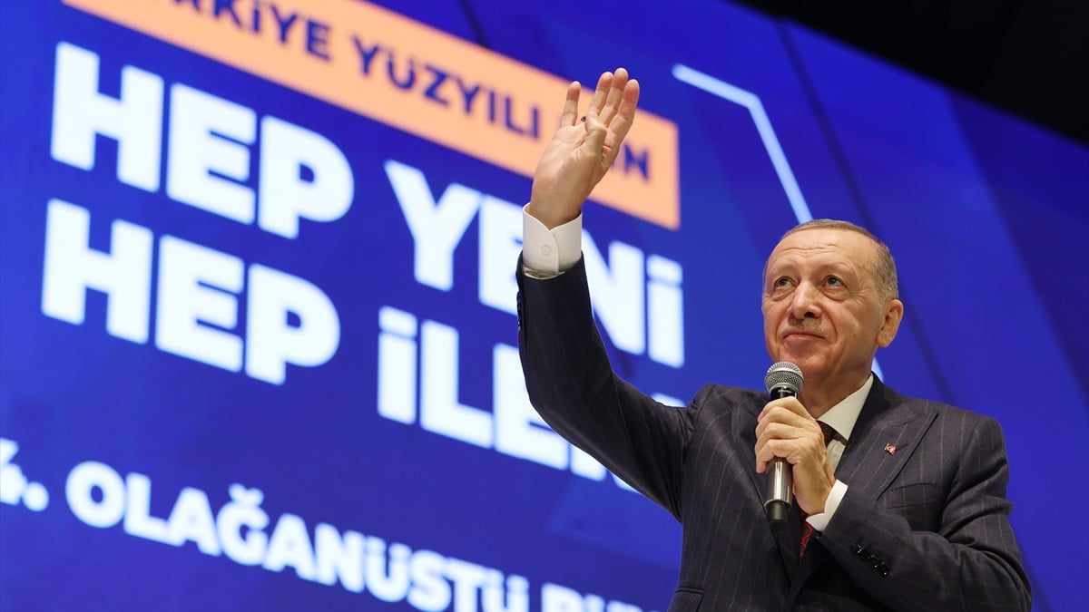 Cumhurbaşkanı Erdoğan yeniden AK Parti Genel Başkanı seçildi
