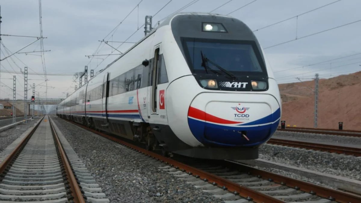 Cumhuriyet’in 100’ncü yılında: Türkiye hızlı tren ağlarıyla örülüyor