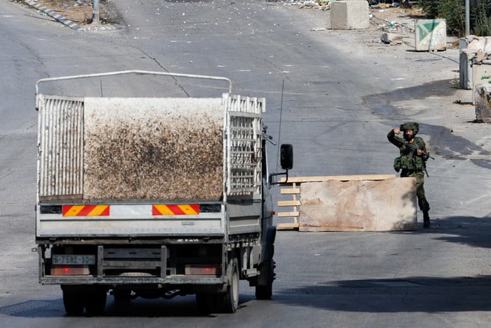 İsrail bariyerler kurdu, grev ilan edildi
