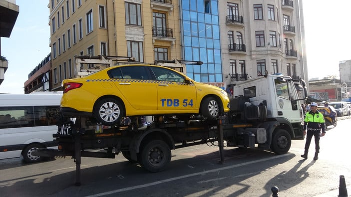 İstanbul’da Taksim’den Karaköy’e fahiş ücret talep etti! Trafikten men oldu