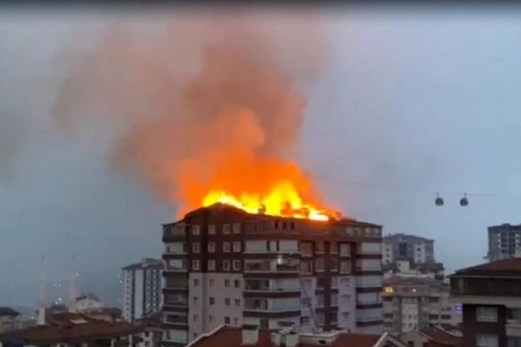Keçiören’de 10 katlı binada yangın çıktı
