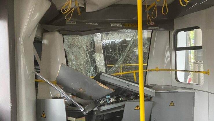 İzmir’de raydan çıkan metro duvara çarptı
