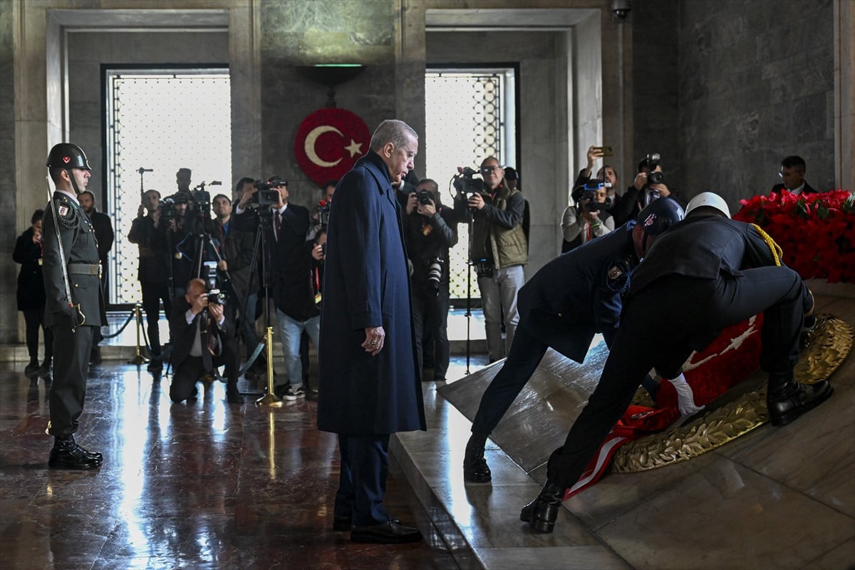 Cumhurbaşkanı Erdoğan Anıtkabir Özel Defteri’ni imzaladı